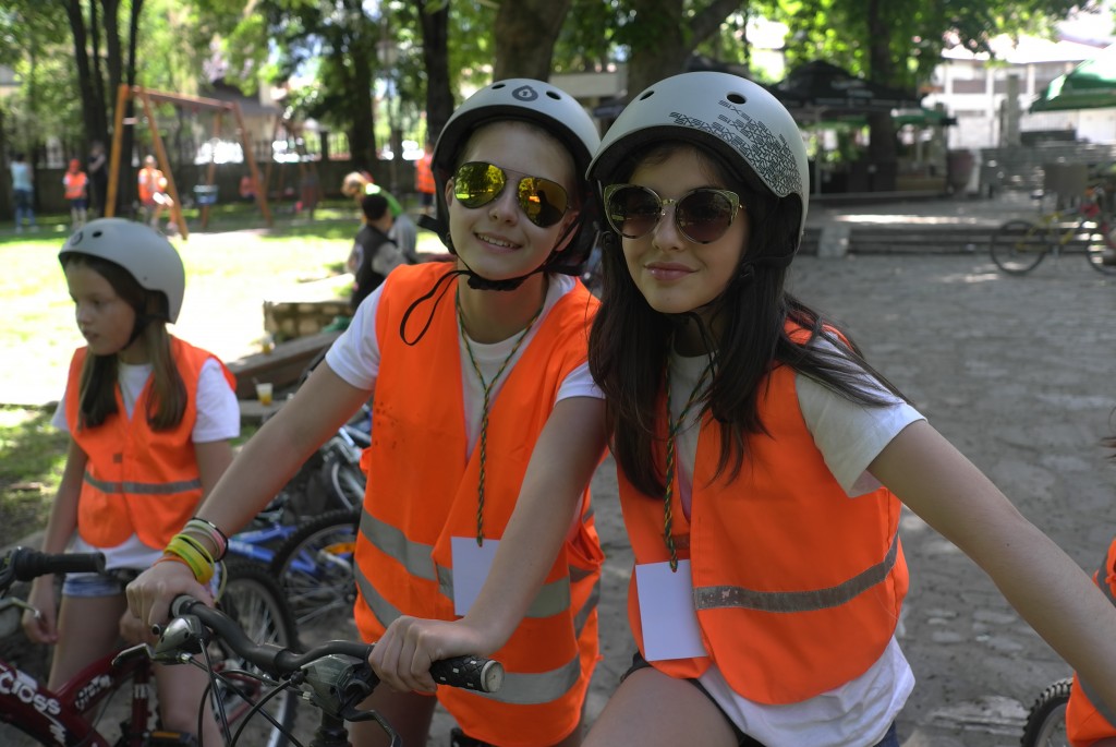Children from LuckyKids 2017 pose with bikes | LuckyKids