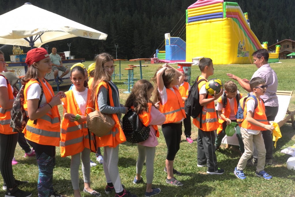 Children in a group before a water slide | Lucky Kids