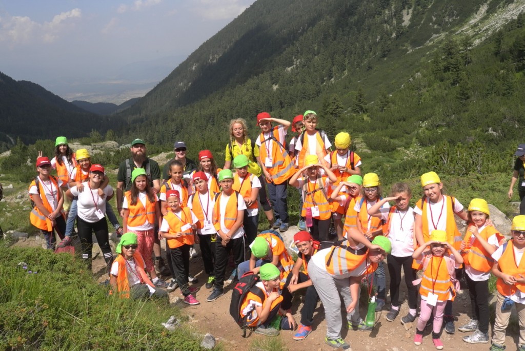 More group photos in the mountain | Lucky Kids