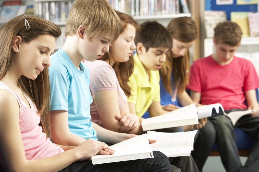 Young students read in a library | Lucky Kids