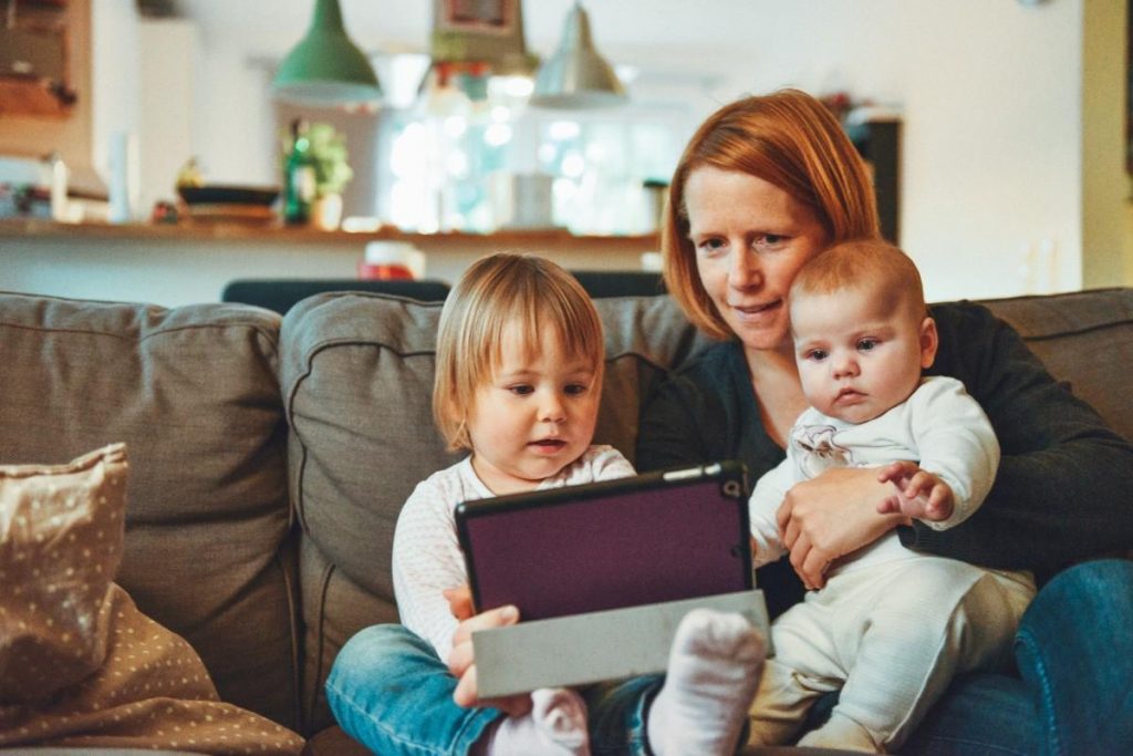 Interactive education with a tablet