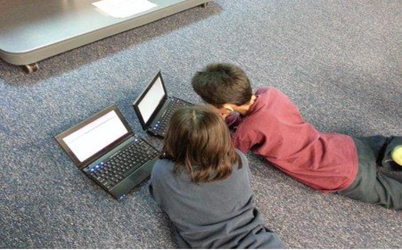 Децата и дигиталните устройства - как детските лагери намалят използването им?
