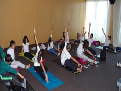10 ползи от практикуването на йога за деца в LuckyKids