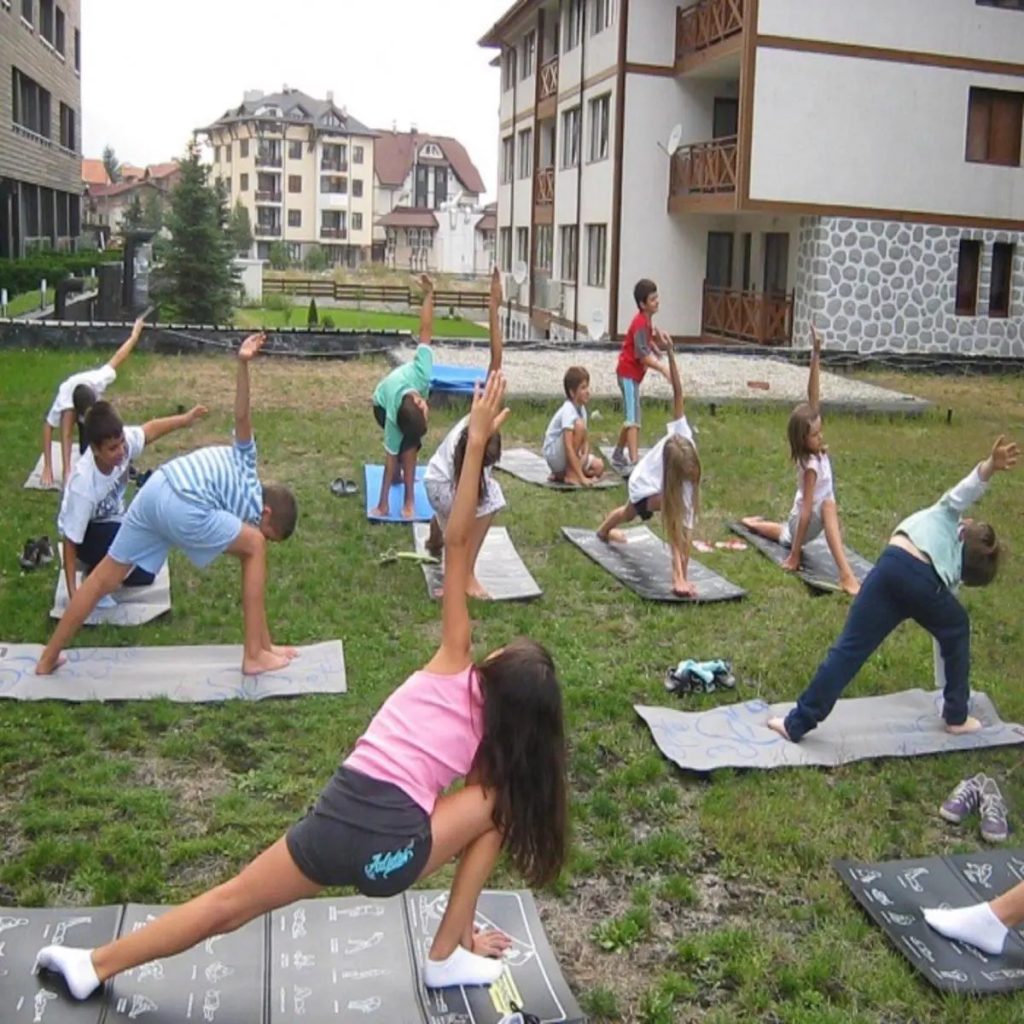 10 ползи от практикуването на йога за деца в LuckyKids 